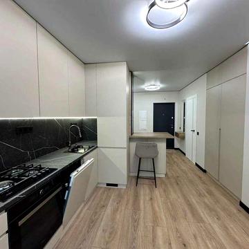 Велика 1-кім! З видом на Карпати!