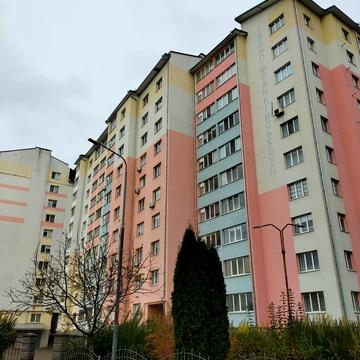 Тролейбусна вул., 32