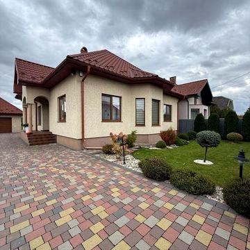 Будинок в класичному стилі