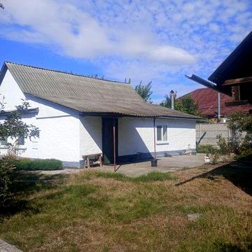 ПРОДАЖ будинку недалеко від школи.