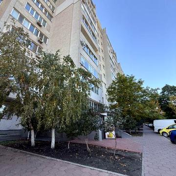 Сдаю 2 х комн квартиру ул Парковая 77/ Грушевского