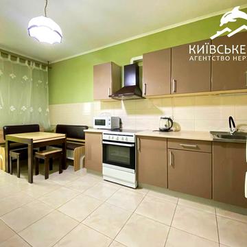Воскресенська вул., 16