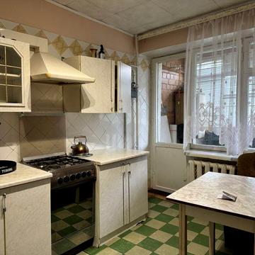 Здається трикімнатна квартира