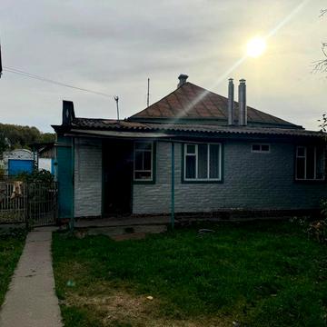 Будинок з великою ділянкою землі