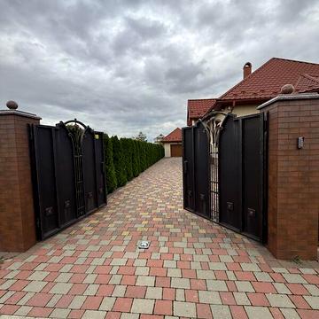 Продаж 3к Дім Ужанська вулиця