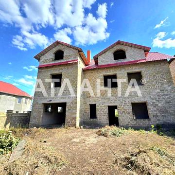 Міцний будинок із ракушняка загальною площею 350 м² на 7 сотках землі.