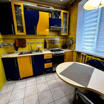 Салютна вул., 22