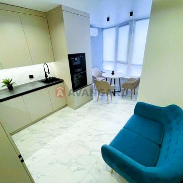 Простора 2-кімнатна, 80 м&#178;, Митниця — з меблями та технікою!
