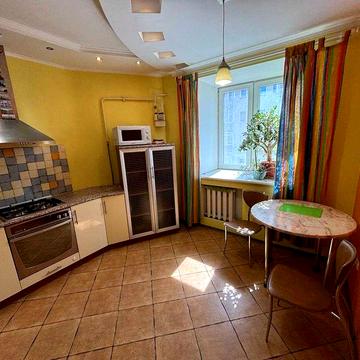 Квартира в новому будинку в центрі. Газова плита, світло не вимикають