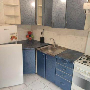 Сдам 2 комн,  центр,чешка,1 ой этаж,автономное.Мебелированна