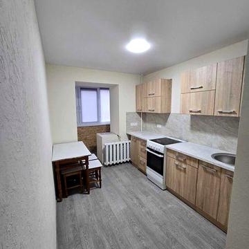 Сдам 1 комнатную квартиру на Савкина 4 ( ж/м  Красный Камень)
