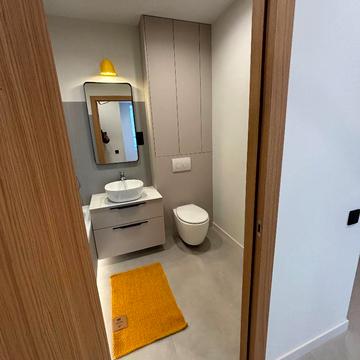 Героїв Майдану вул., 2