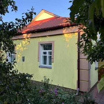 Продаж будинку в центрі міста Деражня