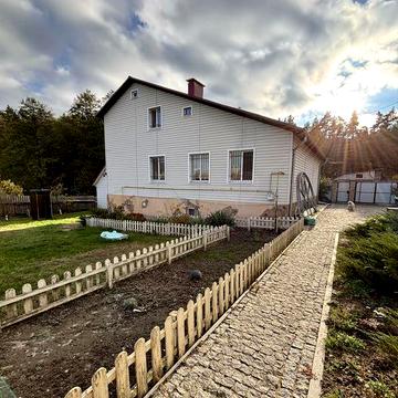 Продається просторий, сучасний будинок с. Кмитів