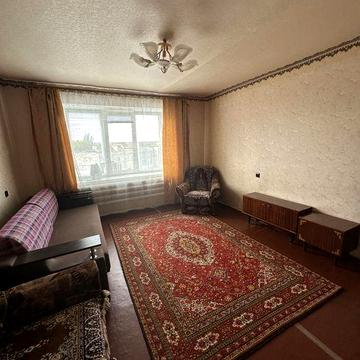 Продам 2-х кімнатну квартиру на 4 -му  мікрорайоні