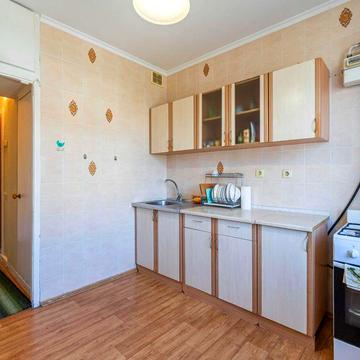 Продам 2 кім., Ревуцького 34, Дарницький район, Харківська, Позняки!