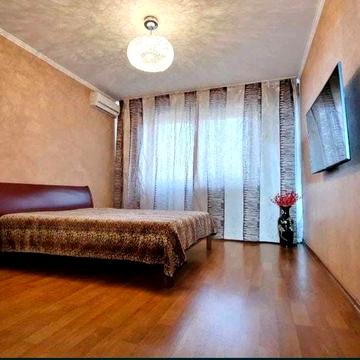 Велика двокімнатна на північній салтівці. Соборності України 238а.