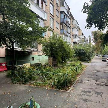 Продам 1-к вул Мрії 5(Туполева) метро Нивики без ремонту,без %