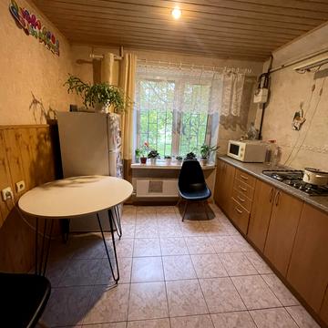 Автозаводська вул., 42