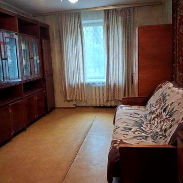 Продаж 3-кімн. кв., пл. 700-річчя, можливо під комерцію