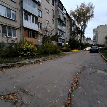 Космонавтів просп., 52