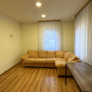 Карєрна вул., 24