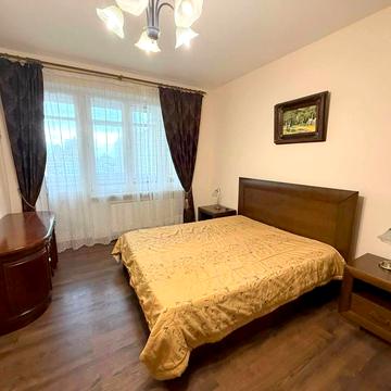 Лесі Українки бульв., 21