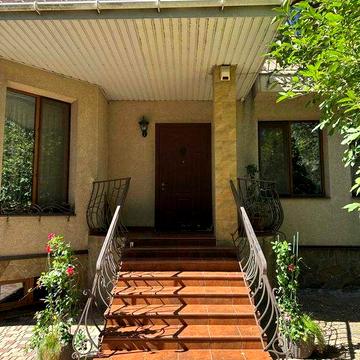 Продам хозяйский дом в Совиньоне