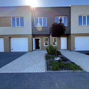 Продам таунхаус з гаражем