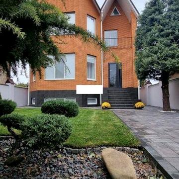 Фундаментальный дом с новым современным ремонтом в близи моря.