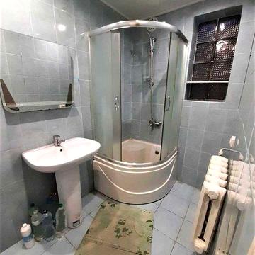 Пр.Науки  дом место для авто, коммуналка входит, 10000грн