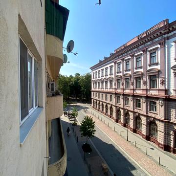 Лесі Українки вул., 1