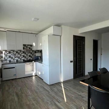 Зарічанська вул., 6