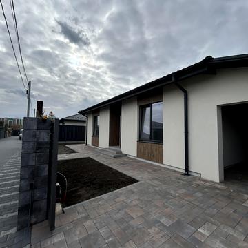 Остромирська вул.