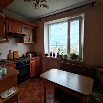 Продам трикімнатну квартиру в Харкові.