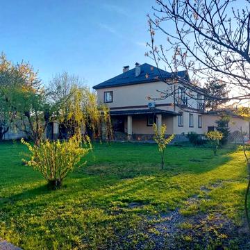 Вишнева вул.