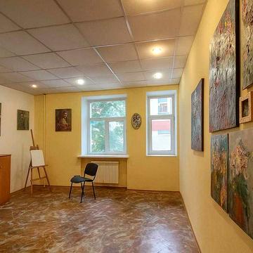 2кім.квартира з власним двориком у серці Подолу, Хорива