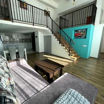 Двоповерхова квартира з авторським ремонтом