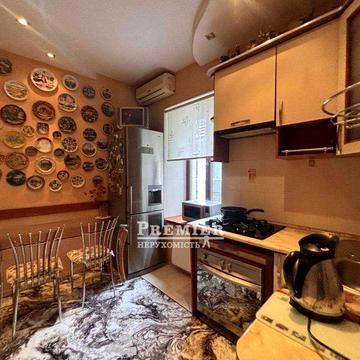 3-кімнатна квартира з ремонтом та паркуванням. Центральний р-н