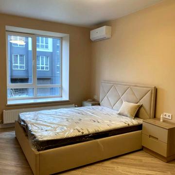 Чорновола вул., 1