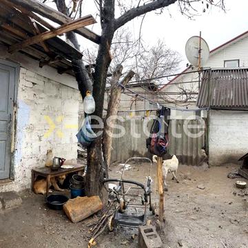 Приазовська вул., 13