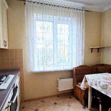 Продається 4-кімнатна квартира на вул. Земська, Сертифікат