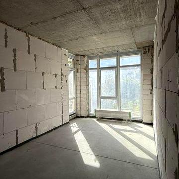 Продам евродвушку в центре города, срочно, торг . Софиевская ул. ЖК Айтаун