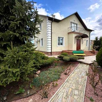 Продам дом на тихой , уютной улице в Совиньоне