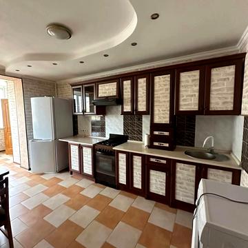 Миру вул., 36