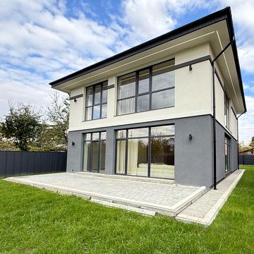 Продам сучасний будинок у передмісті. Ніхто не проживав