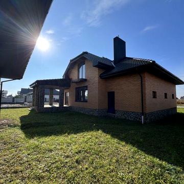 Будинок з шикарним плануванням, 2 гаражами і гостьовий будинок