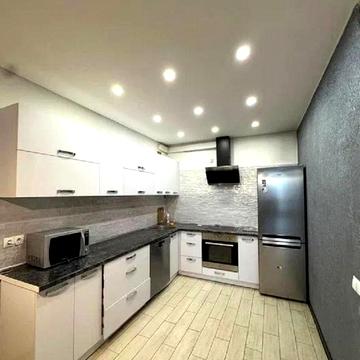 Вячеслава Липинського вул. (), 9