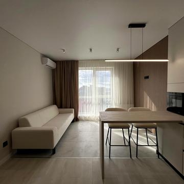 Студентська вул., 24