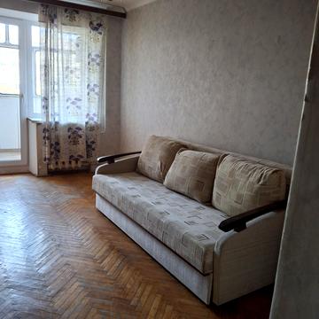 Незалежності бульв. (50 років Жовтня), 12